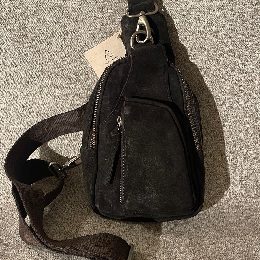 Free People Hudson Sling Bag.NEW in BLACK
